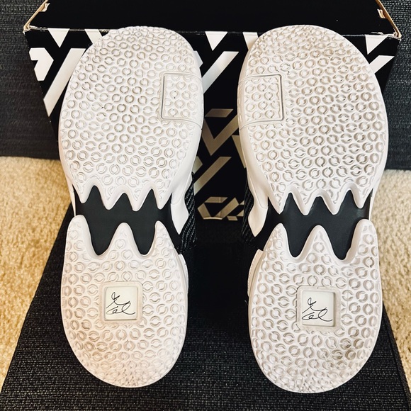 Jordan why not zero.2 black white and gold - Picture 4 of 5